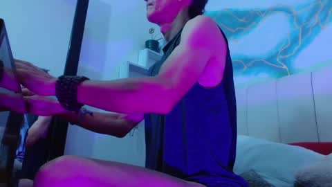 Laye19 online show from January 30, 2:15 pm