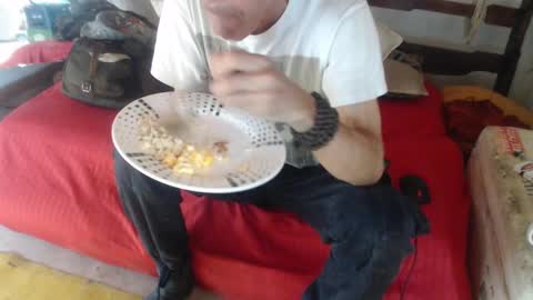 Laye19 online show from March 4, 7:43 pm