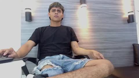 lelehott01 online show from July 23, 3:04 am