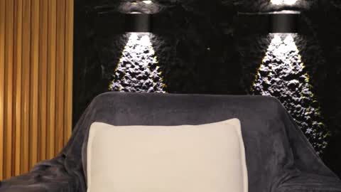 Leo  Diaz online show from February 20, 2:30 am