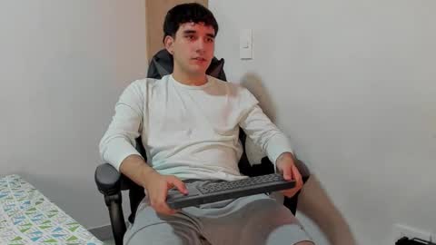 Leo Jones online show from December 6, 1:29 am