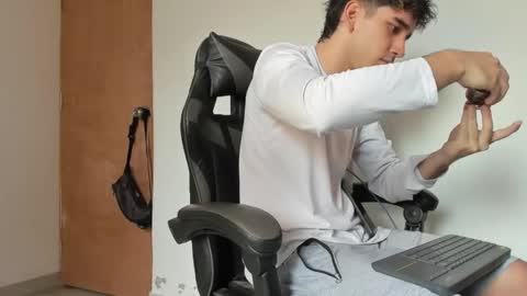 Leo Jones online show from November 14, 4:19 pm