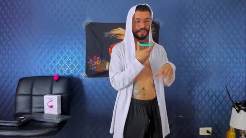 Len online show from December 10, 7:54 pm