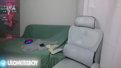 leonkissboy online show from April 17, 7:00 am