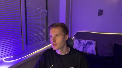 Leon online show from January 17, 7:27 pm