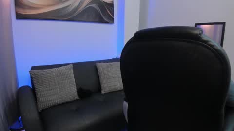 Leo  online show from February 1, 4:33 am