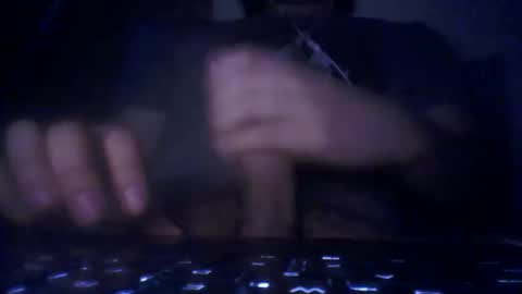 leoonel_95 online show from April 23, 3:33 am