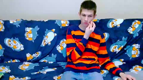lester_broo online show from December 19, 9:34 pm