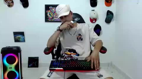 Andres online show from April 18, 9:58 pm