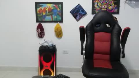 Andres online show from December 2, 9:07 pm