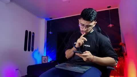 LIAM KLEIN online show from April 18, 11:22 am