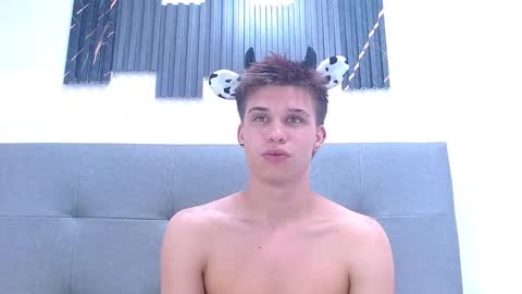 liam_york online show from March 7, 2:09 am