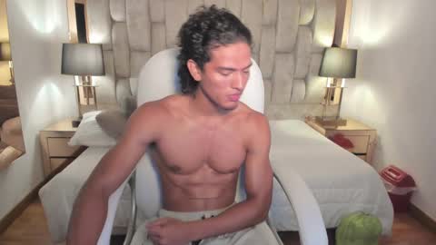 liamstronge_ online show from March 4, 1:38 pm