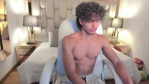 liamstronge_ online show from March 4, 3:33 am