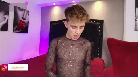 liam online show from December 19, 5:48 am