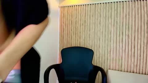 lian_cameron online show from March 16, 3:57 am