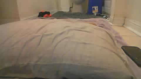 limpclitsissyfemboy online show from June 27, 2:36 am