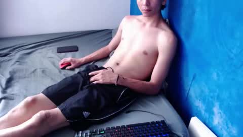 Snapshot of linger420 chatting on February 25, 5:25 pm linger420 online show from February 25, 5:25 pm