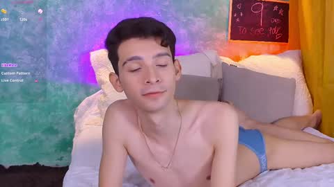 Snapshot of little_twiink chatting on October 15, 12:29 am Juan Ferrer online show from October 15, 12:29 am