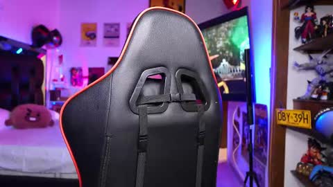 logan_hugh8 online show from March 9, 4:39 am