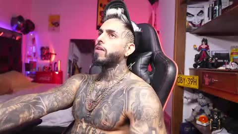 logan_hugh8 online show from March 30, 8:37 am