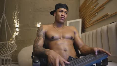 logan_varela online show from April 17, 9:50 pm