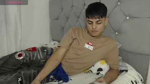 loganjhonson19 online show from April 14, 4:12 am