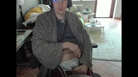 Snapshot of loomie chatting on January 19, 11:56 am loomie online show from January 19, 11:56 am