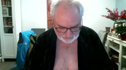 Snapshot of loop102 chatting on December 24, 4:55 am loop102 online show from December 24, 4:55 am