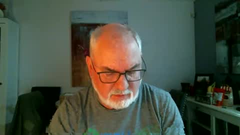 Snapshot of loop102 chatting on September 21, 3:17 am loop102 online show from September 21, 3:17 am