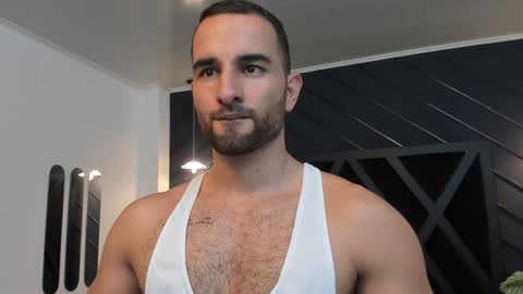  L O R E N Z O  Thumbs Up help  online show from December 23, 5:43 pm