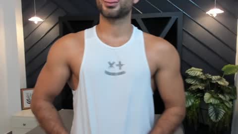  L O R E N Z O  Thumbs Up help  online show from January 15, 6:08 pm