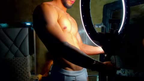 Louis online show from September 8, 8:08 pm