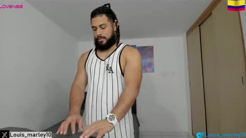 louis_marley_ online show from November 3, 10:55 pm