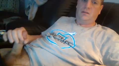 Snapshot of lovetocum37 chatting on February 26, 4:14 am lovetocum37 online show from February 26, 4:14 am