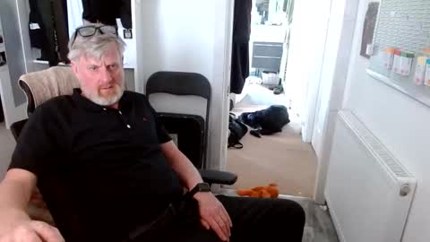 lowrylowry1 online show from April 27, 12:35 pm