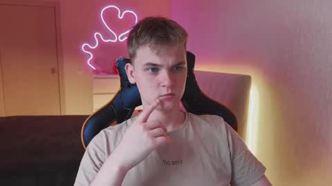 Lucas Gill online show from September 17, 2:45 am