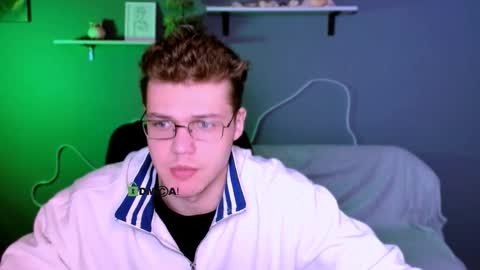 Snapshot of lucas_long_ chatting on October 21, 8:50 am lucas_long_ online show from October 21, 8:50 am