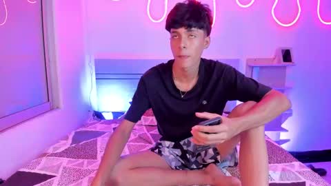 Snapshot of luccas_ferreira chatting on October 19, 8:34 pm Luccas Ferreira online show from October 19, 8:34 pm