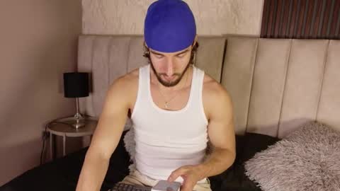 Snapshot of luciano_ferrer chatting on October 21, 10:45 pm Luciano online show from October 21, 10:45 pm