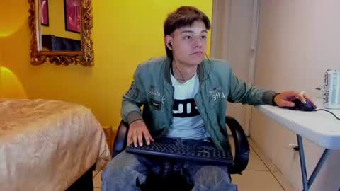 luckk_ online show from June 8, 1:12 am