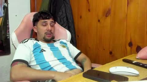 Luca  Lucky    online show from April 7, 10:43 pm