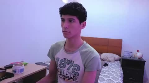 Lu Independent Model online show from April 20, 10:12 pm