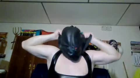 A slave to the mistress.. un esclavo para las amas dominantes. online show from March 10, 7:50 pm