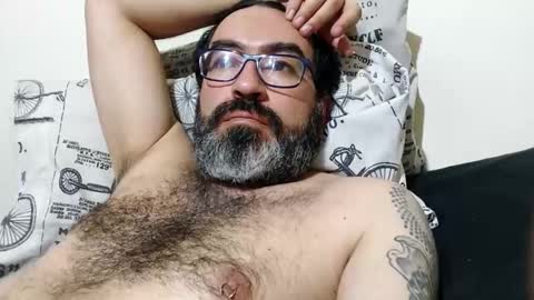 Snapshot of luis2988z chatting on October 21, 1:52 am Hairyman online show from October 21, 1:52 am