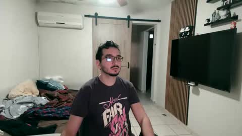 luis_flr online show from February 1, 3:11 pm