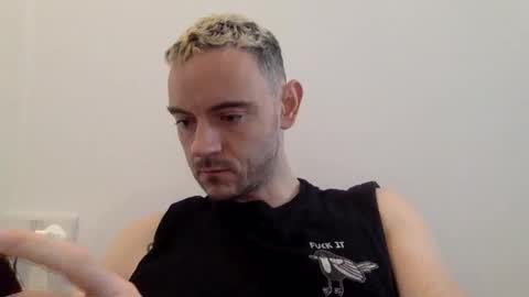 Snapshot of lupine_666 chatting on October 31, 9:01 am Lupine online show from October 31, 9:01 am