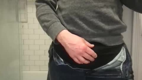 lvguynextdoor440656 online show from March 8, 1:14 am