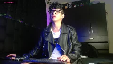 Lyle Bennett Freelance Model online show from January 20, 11:13 am