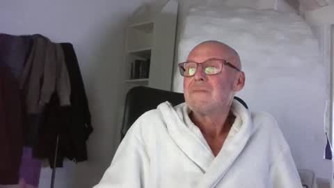 madio1187940 online show from September 25, 4:28 pm